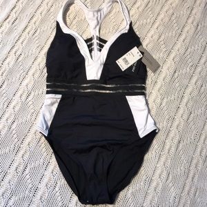 BNWT KENNETH COLE BLK & WHITE SWIMSUIT. SZ M